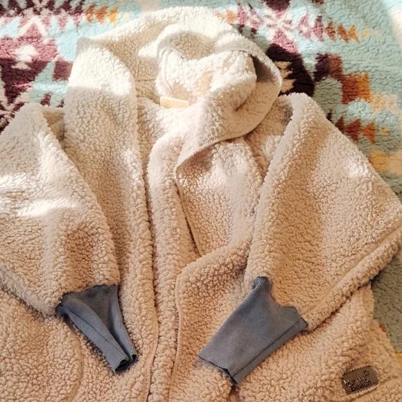 Nordic Beach Sherpa Hooded Wrap - Picture 1 of 3